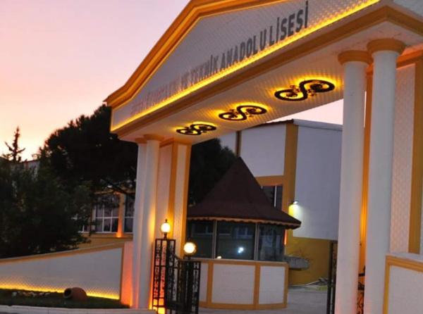 Edremit Mesleki ve Teknik Anadolu Lisesi Fotoğrafı