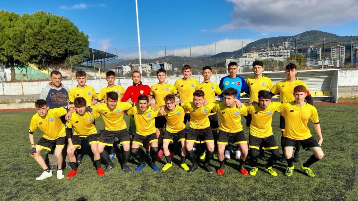 Balıkesir'de 2021-2022 Eğitim-Öğretim Sezonu Okul Sporları Faaliyetleri Kapsamında Okul Futbol Takımımız Edremit 1'ncisi Oldu.