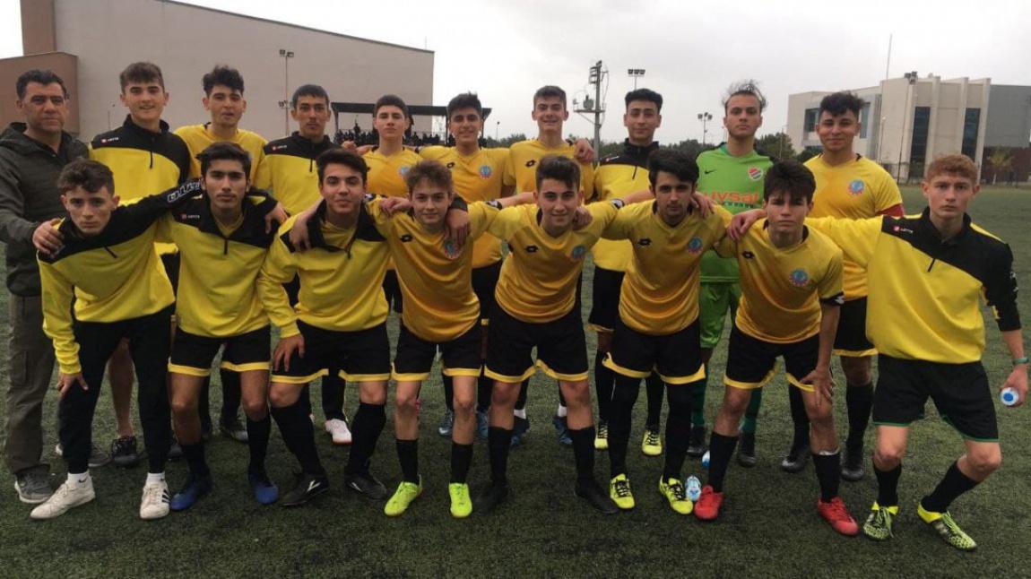 Edremit Mesleki ve Teknik Anadolu Lisesi Öğrencilerinden Oluşan Futbol Takımımız, Körfez Bölgesi İkincisi Olmuştur